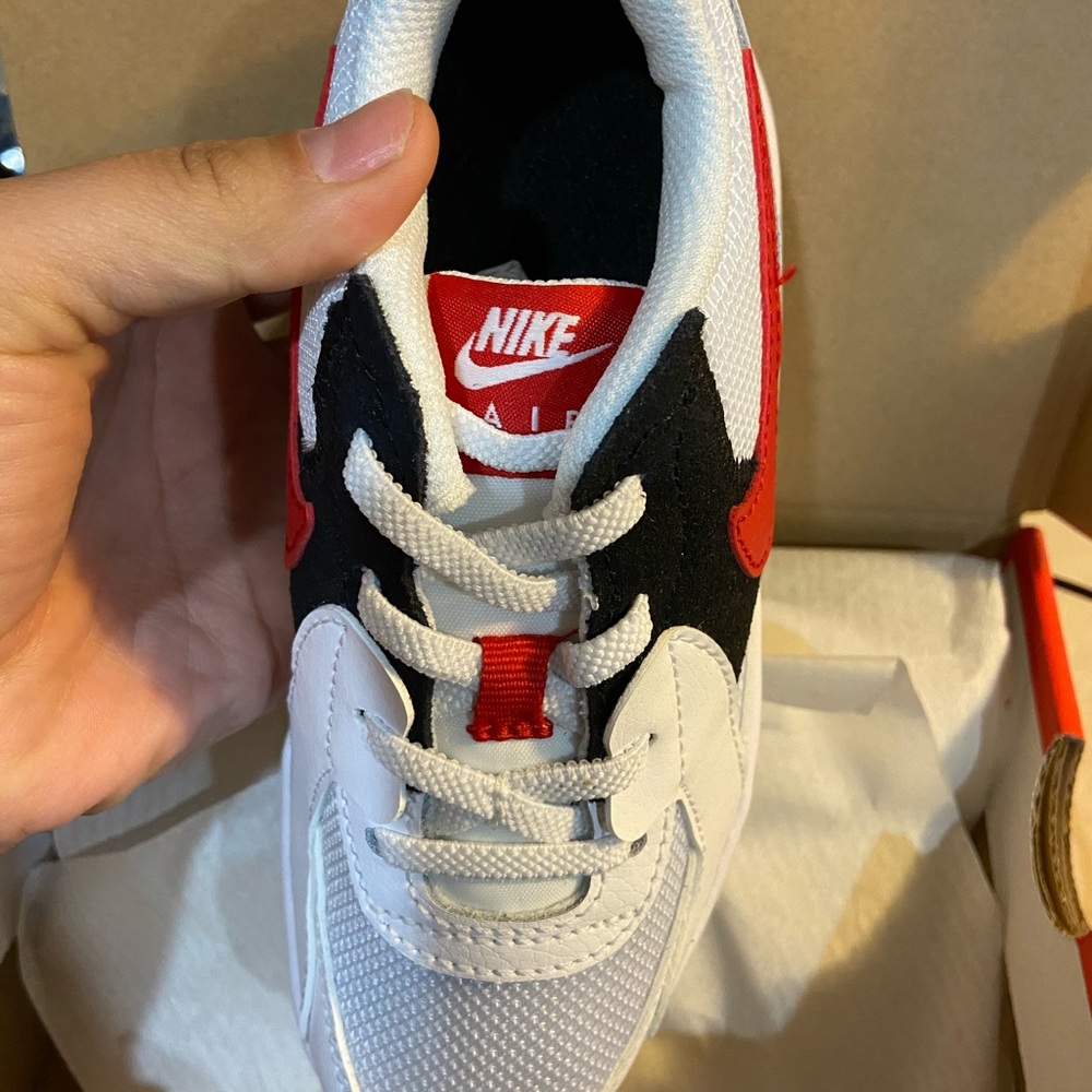 Kids size 12 Airmax Nike, New in box. - Picture 2 of 6